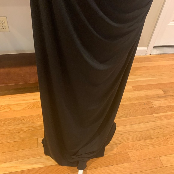 Elegant and sophisticated black dress - Picture 5 of 6